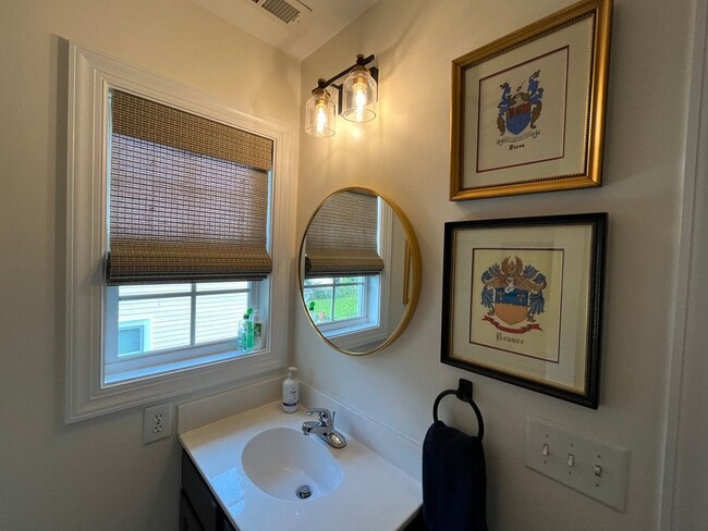 Building Photo - Premier 3BD, 2.5BA House in Downtown Fuqua...