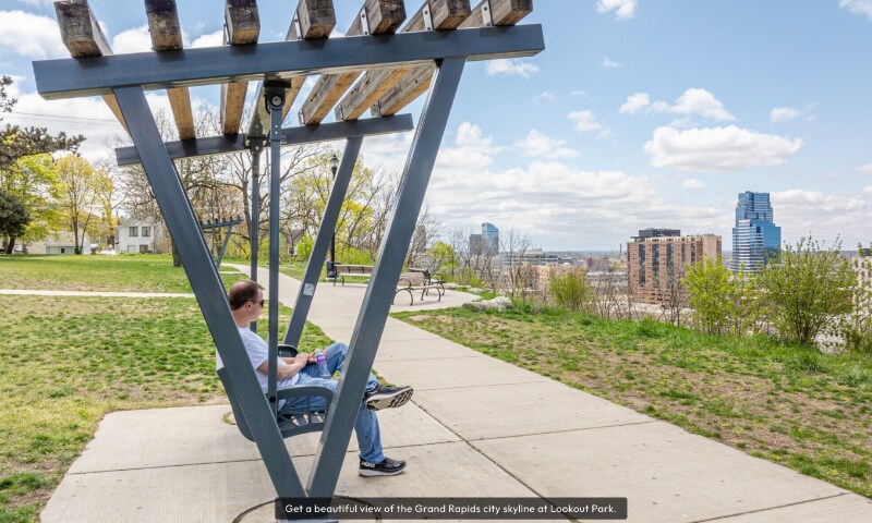 Building Photo - 110 Trowbridge St NE