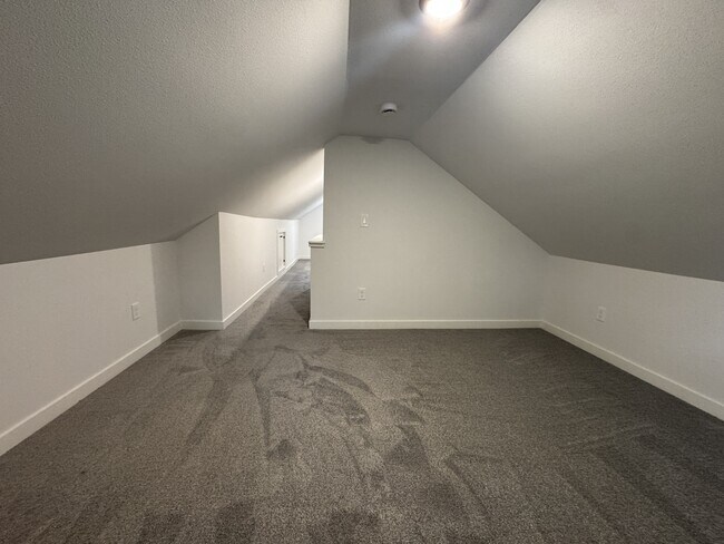 Building Photo - 8950 SW 69th Ave