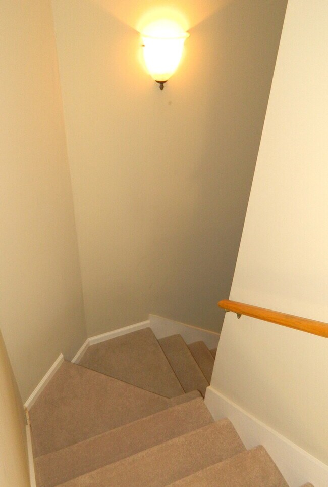 Building Photo - 1087 Waltons Pass