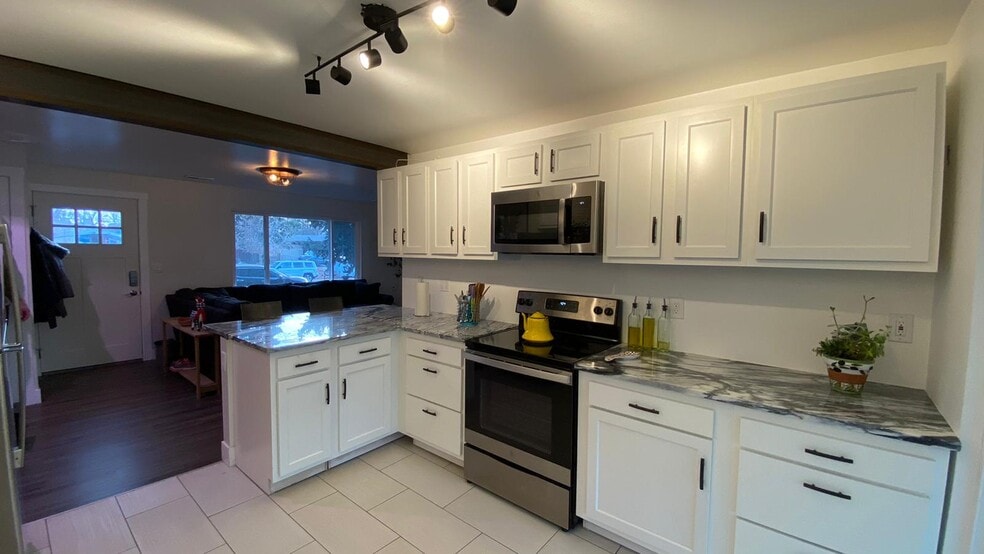 Building Photo - 12863 E Park Ln Dr