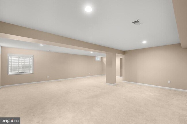 Building Photo - 301 Adelaide Dr