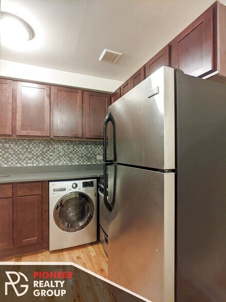 Building Photo - 557 W Arlington Pl