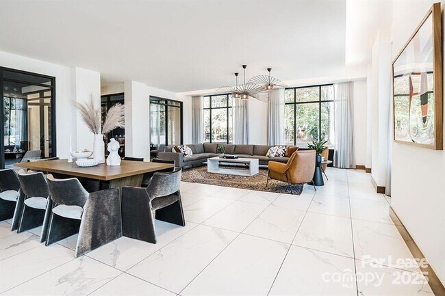 Building Photo - 4220 Colony Plz Dr