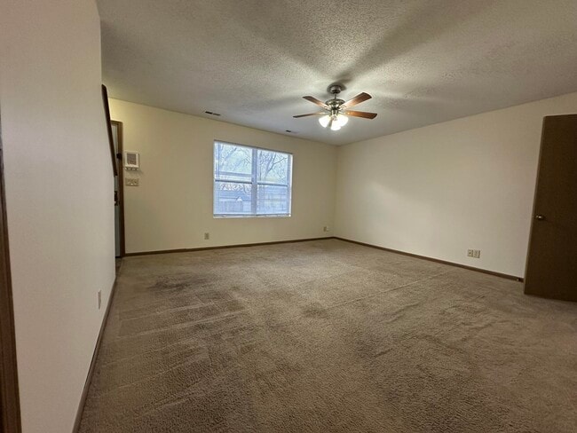 Building Photo - 926 W Belmont-