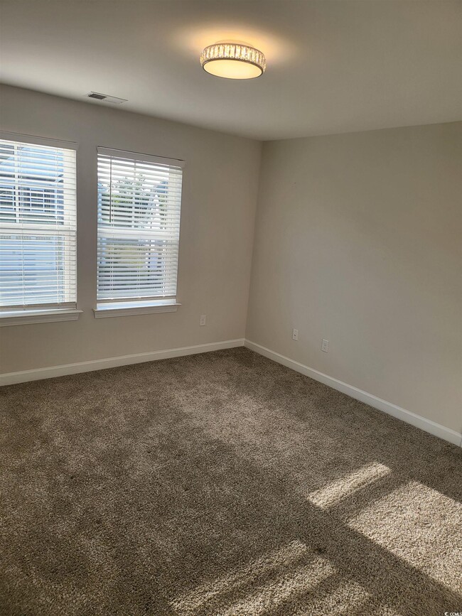 Building Photo - 236 Goldenrod Cir