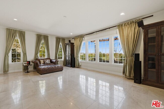 Building Photo - 25561 Prado De Oro