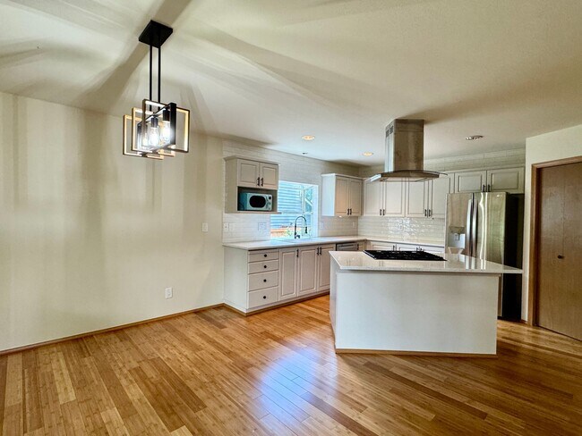 Building Photo - 12726 Plateau Cir NW