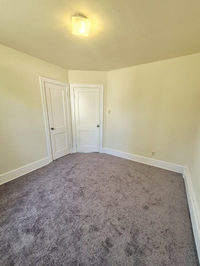 Building Photo - 5140 Alberene Rd