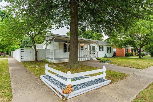 Building Photo - Charming 3 bedroom 2 bath home in Southland neighborhood!