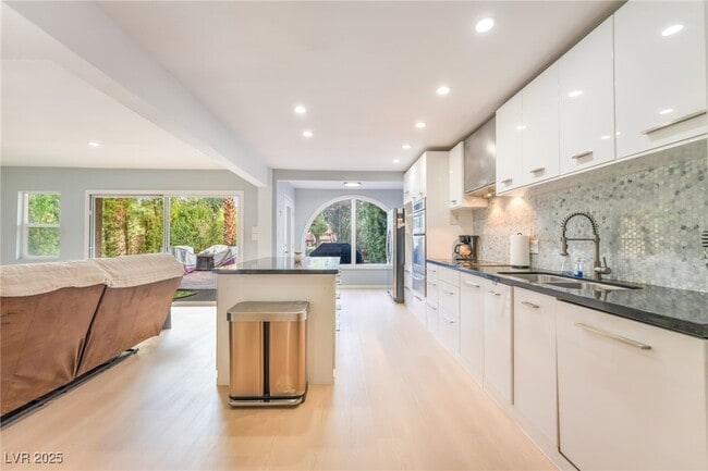 Building Photo - 3024 Bel Air Dr