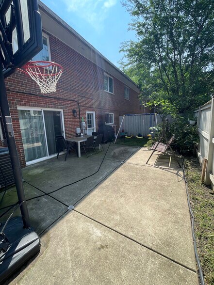 Building Photo - 1160 Osterman Ave