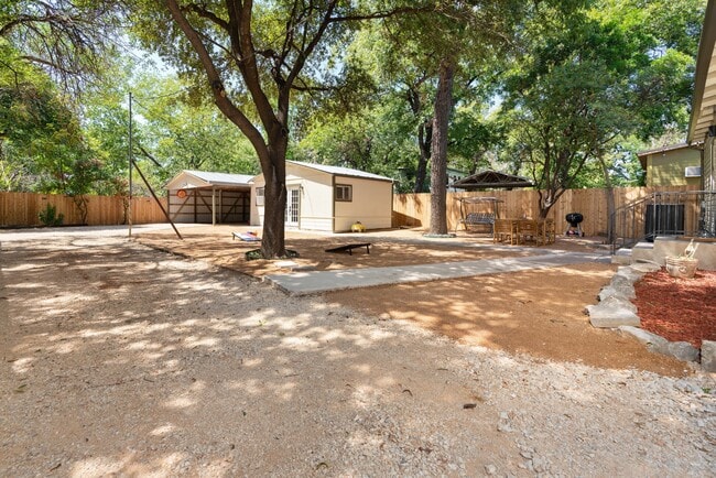 Building Photo - 308 Keller St