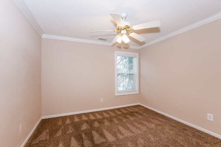 Building Photo - 1918 Southwind Dr