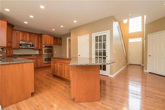 Building Photo - Spacious 4BR House in Twinsburg
