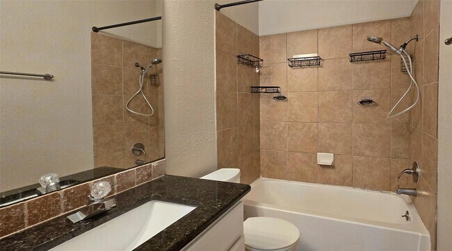 Building Photo - 203 E 31st St