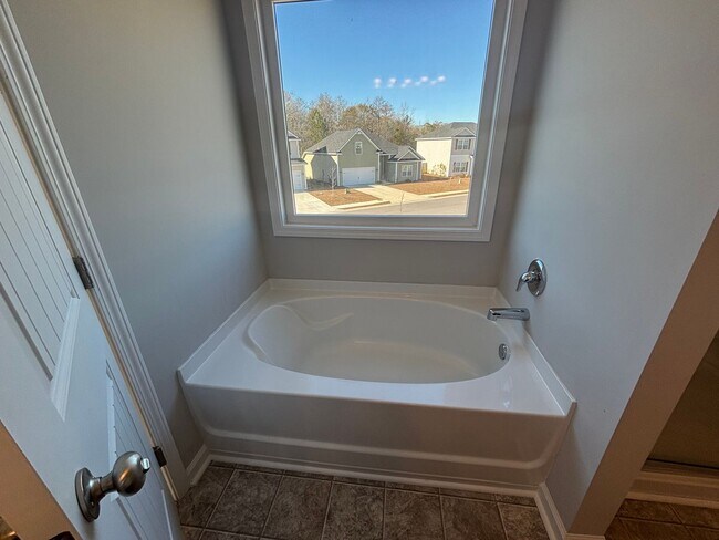 Building Photo - FOR RENT