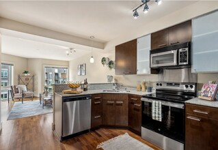Building Photo - Stunning 1 bed condo in desirable Belltown and Lower Queen Anne! Available 3/7/26!