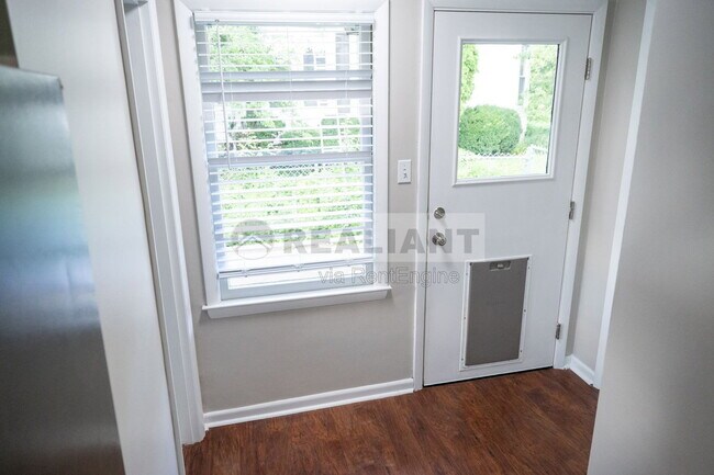 Building Photo - 517 N 3rd St