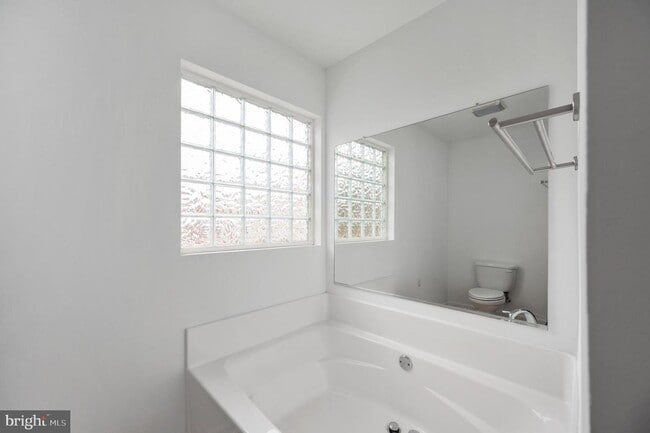 Building Photo - MINUTES TO QUANTICO - 6 BEDROOM HOME!