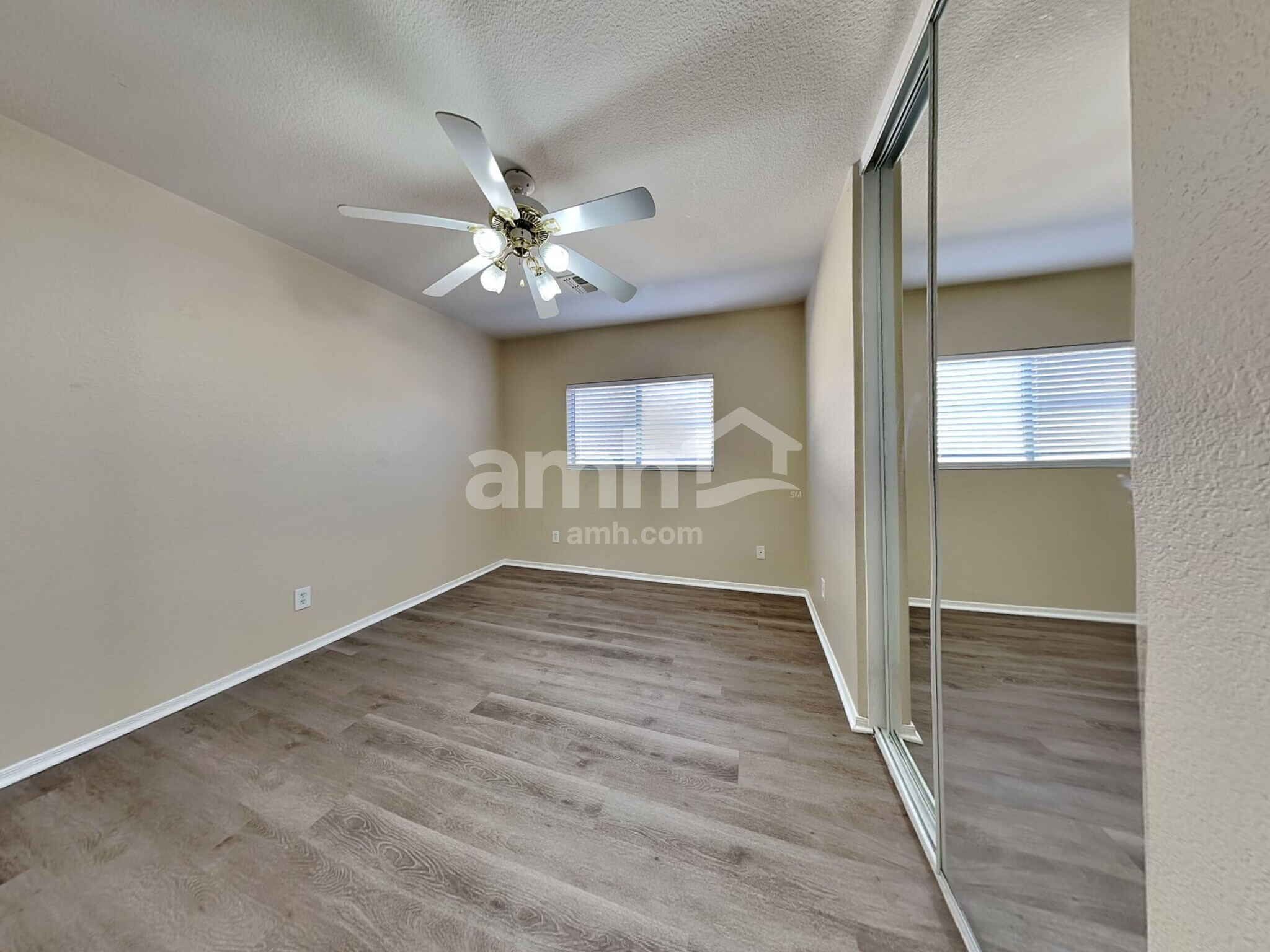 Building Photo - 15617 W Caribbean Ln