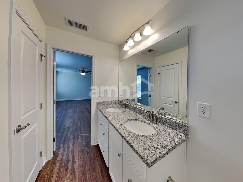 Building Photo - 648 Hamilton Park Dr