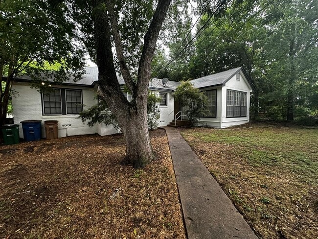 Building Photo - 2404 Indian Trail