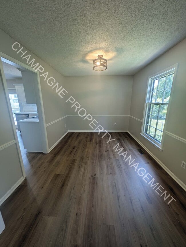 Building Photo - GORGEOUS LENEXA HOME FOR RENT - FLAT ROCK ...