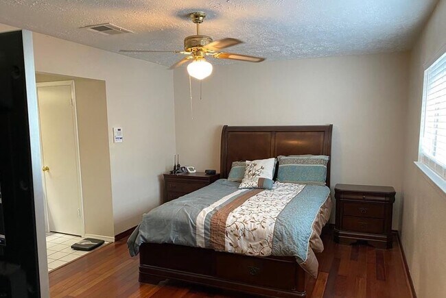 Building Photo - 1430 Kenforest Dr