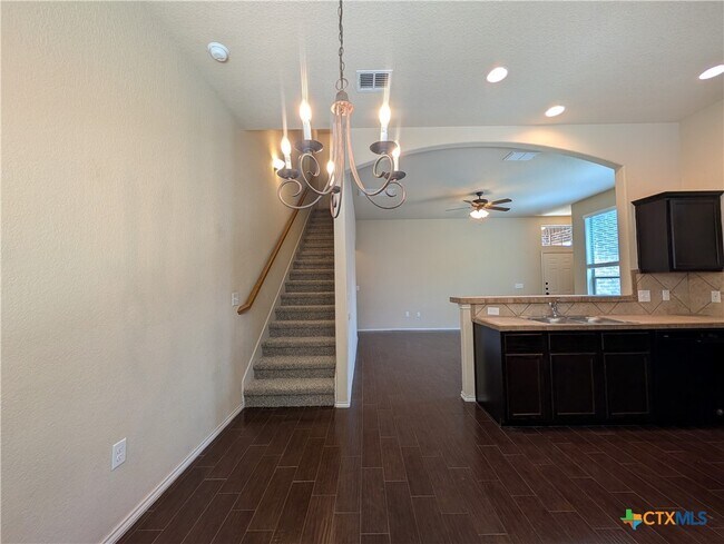 Building Photo - 622 Creekside Cir