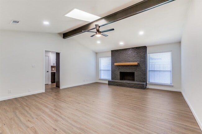 Building Photo - 2822 Clear Springs Dr