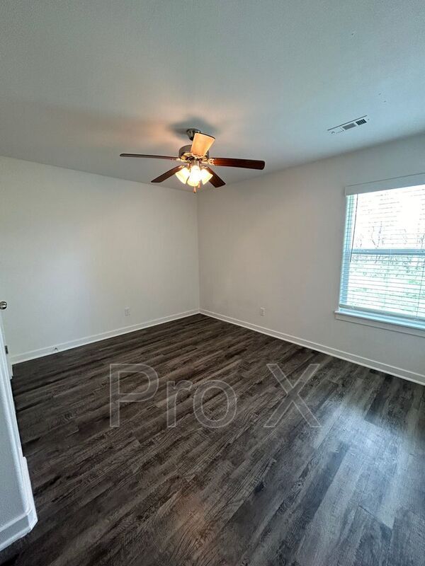 Building Photo - 636 Hidden Springs Dr