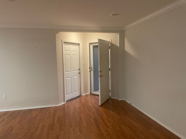 Building Photo - 3/2 Central heat and air, washer dryer connections