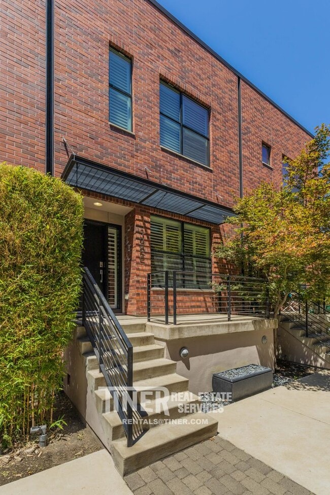 Building Photo - 1322 E Sutter Walk