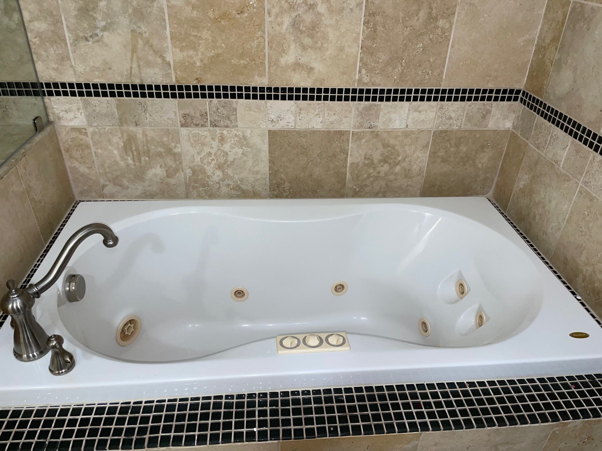 Building Photo - 737 Robin Ln