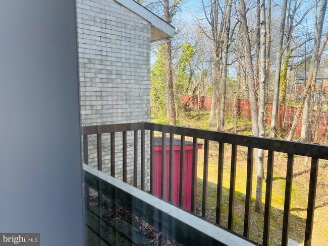 Building Photo - 8613 Seasons Way