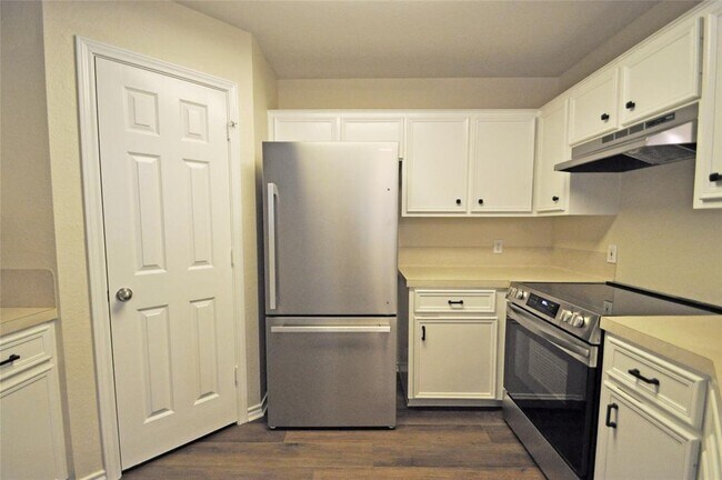 Building Photo - 13350 Water Oak Ln