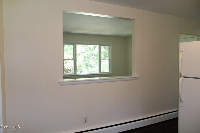 Building Photo - 8 Zelenke Dr