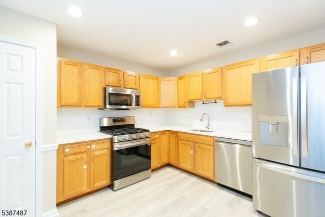 Building Photo - 127 Forest Dr