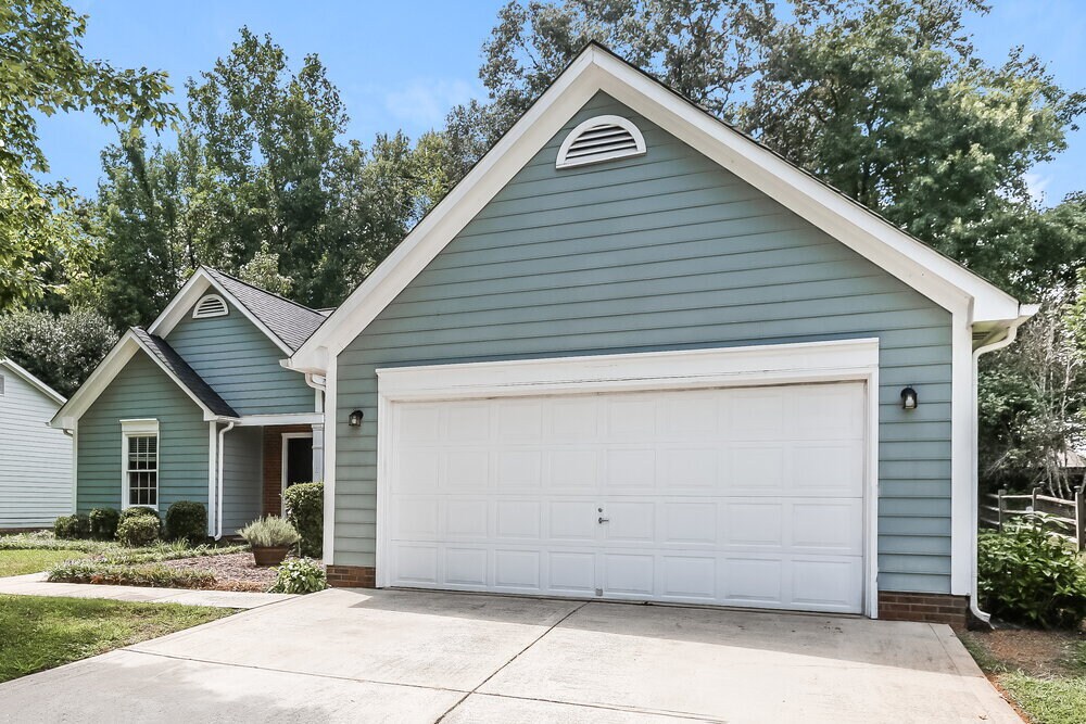Building Photo - 11621 Long Forest Dr