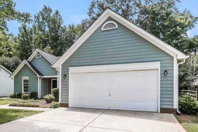 Building Photo - 11621 Long Forest Dr