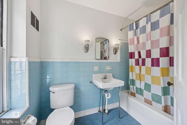 Building Photo - 547 Concord Rd