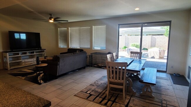 Building Photo - Like new 4-bedroom with Teen suite & Commu...