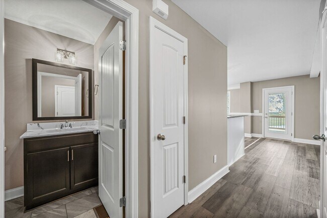 Building Photo - Pet Friendly Three Bedroom with Bonus!