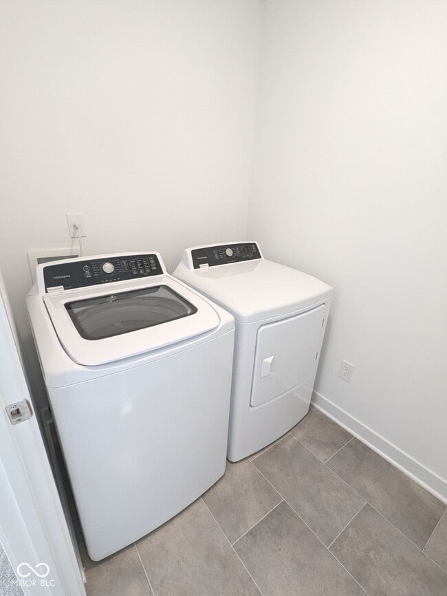 Building Photo - 6652 Clary Trce