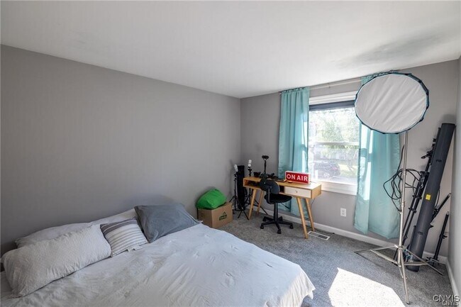 Building Photo - 9 Tree Line Dr