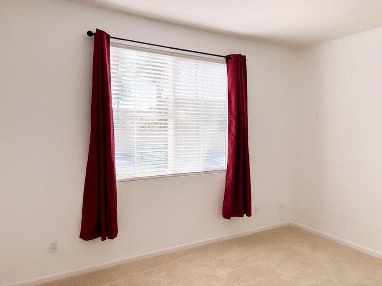 Building Photo - 9359 Ironstone Way