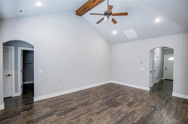 Building Photo - 213 Alder St