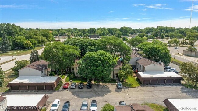Building Photo - 2 Portsmouth Towne St