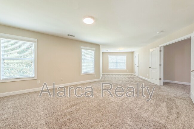 Building Photo - 1020 Ridgehaven Rd